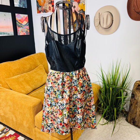 Chloe K Dresses & Skirts - Chloe K | floral high low leather lace dress | M
